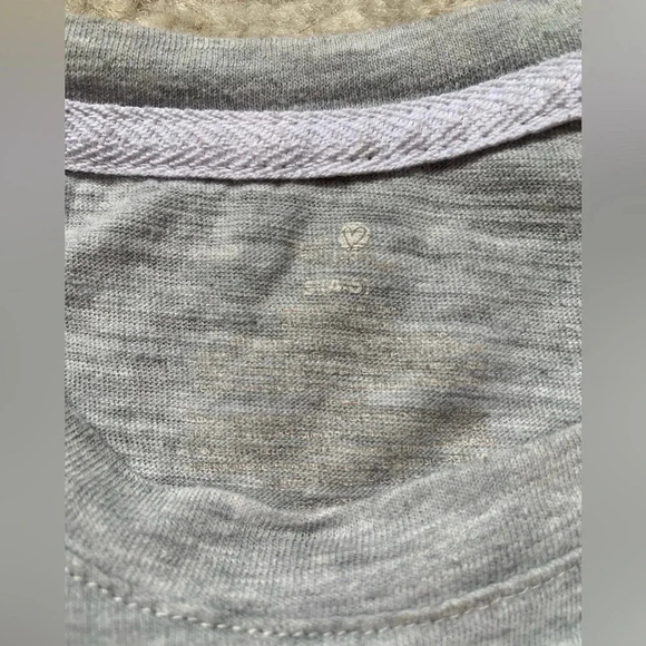 Women's Secret Treasures Size Small Tank Top Sleeveless Graphic Gray - Picture 6 of 7